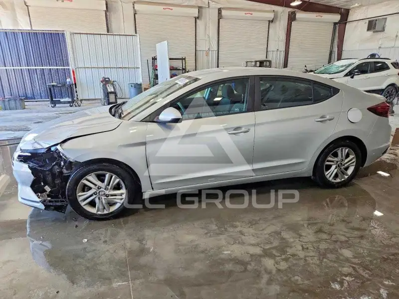 2019 Hyundai Elantra photo