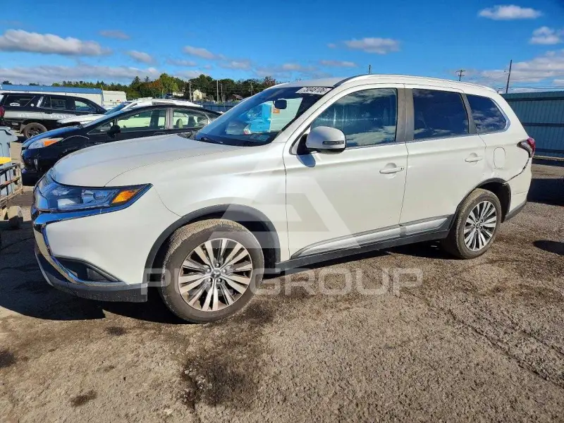 2020 Mitsubishi OUTLANDER photo