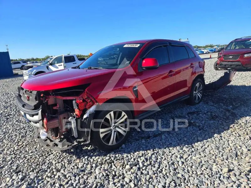 2020 Mitsubishi OUTLANDER photo