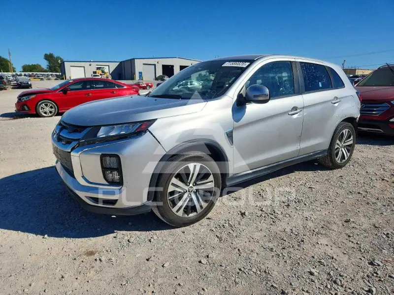 2020 Mitsubishi OUTLANDER photo