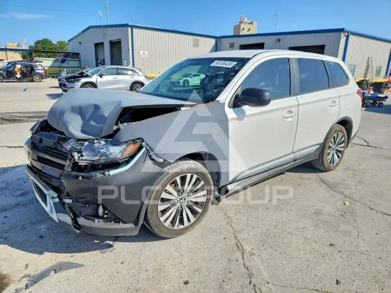 2020 Mitsubishi OUTLANDER photo