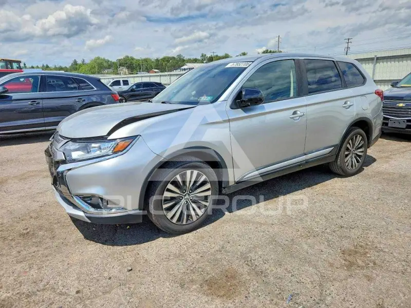2020 Mitsubishi OUTLANDER photo