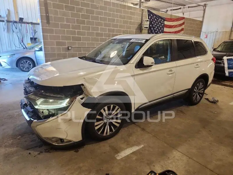 2020 Mitsubishi OUTLANDER photo