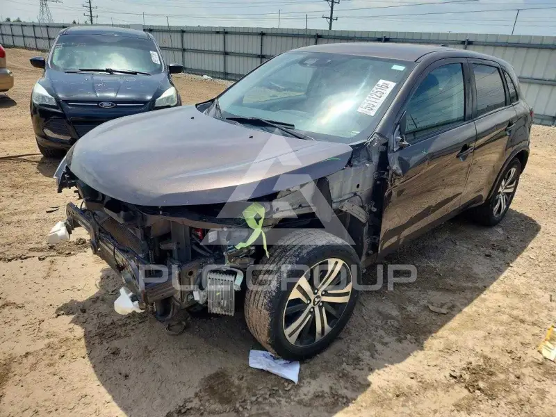 2020 Mitsubishi OUTLANDER photo