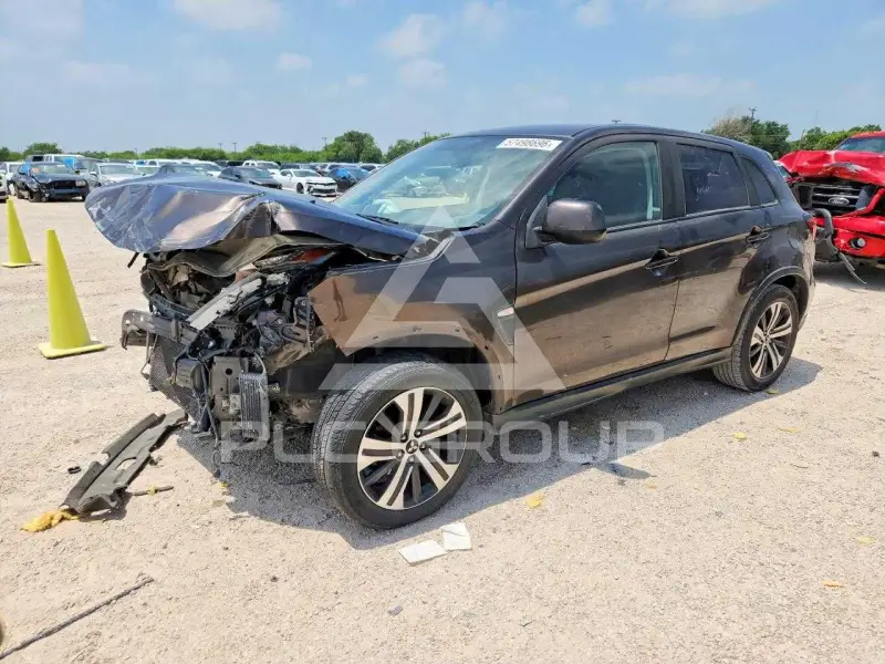 2020 Mitsubishi OUTLANDER photo