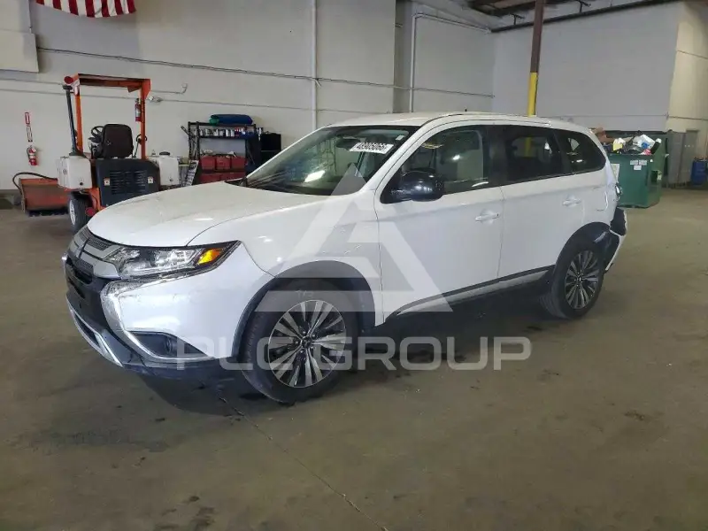 2020 Mitsubishi OUTLANDER photo