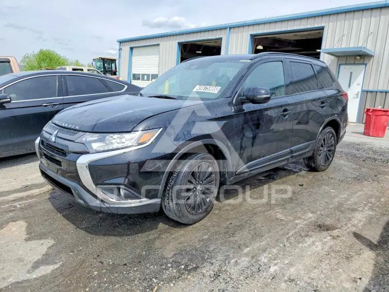 2020 Mitsubishi OUTLANDER photo