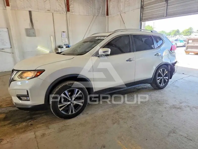 2020 Nissan ROGUE photo