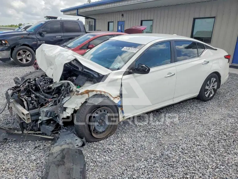 2020 Nissan ALTIMA photo