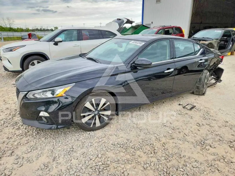 2020 Nissan ALTIMA photo