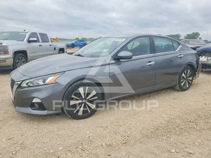 2020 Nissan ALTIMA photo