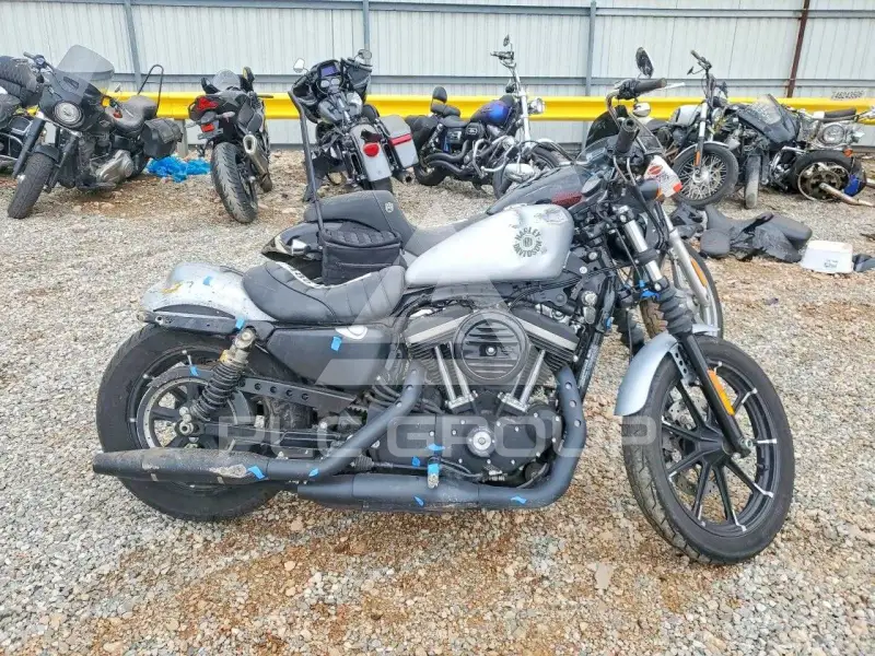 2020 Harley-Davidson XL883 photo