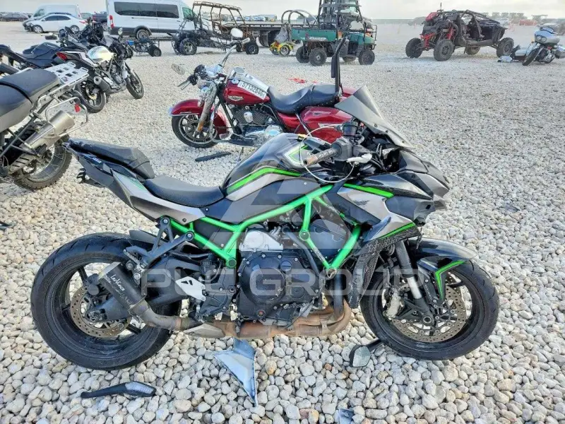 2020 Kawasaki ZR1000 фото