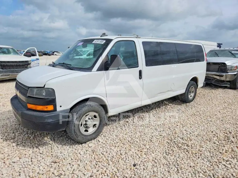 2020 Chevrolet Express фото