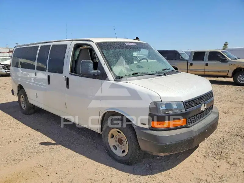 2020 Chevrolet Express photo
