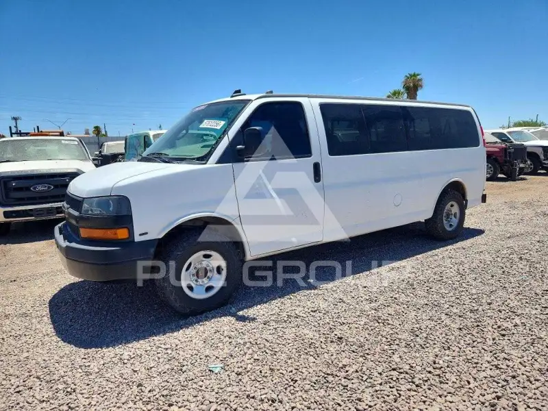 2020 Chevrolet Express фото
