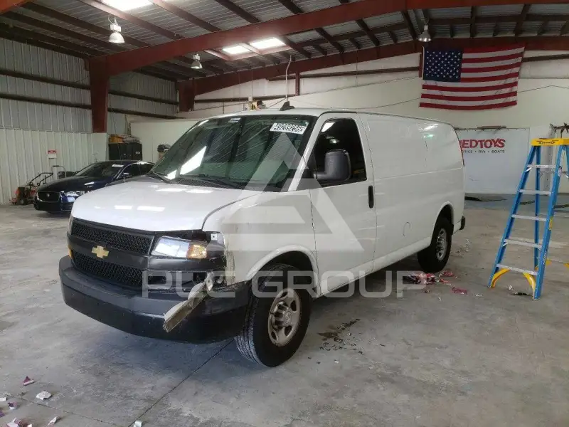 2020 Chevrolet Express фото