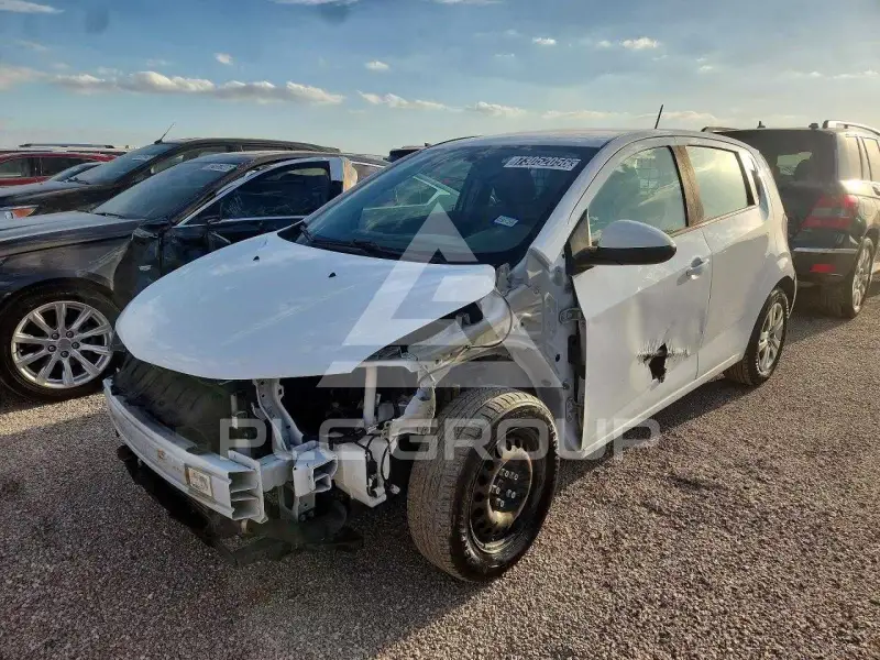 2020 Chevrolet Sonic фото