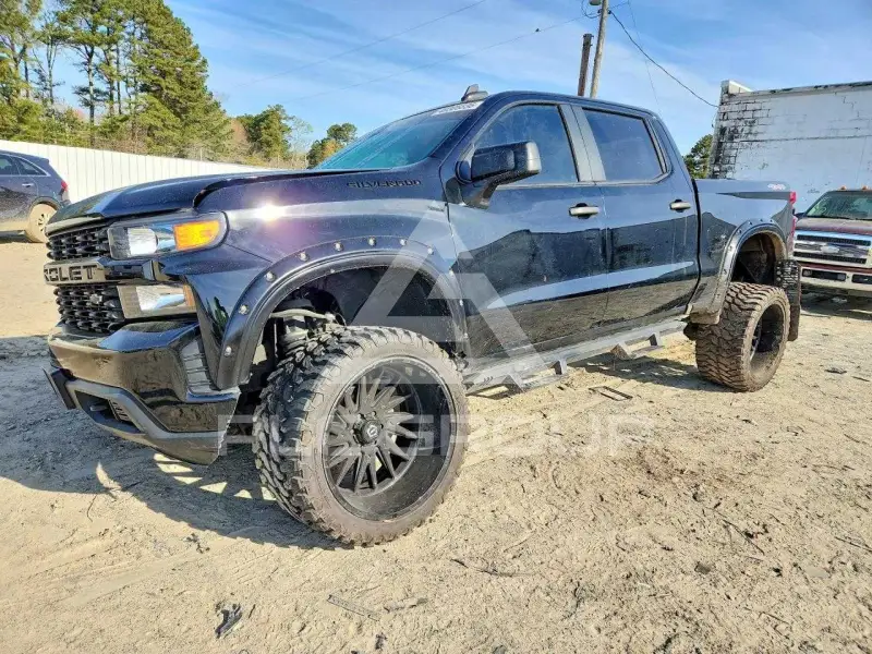 2020 Chevrolet Silverado photo