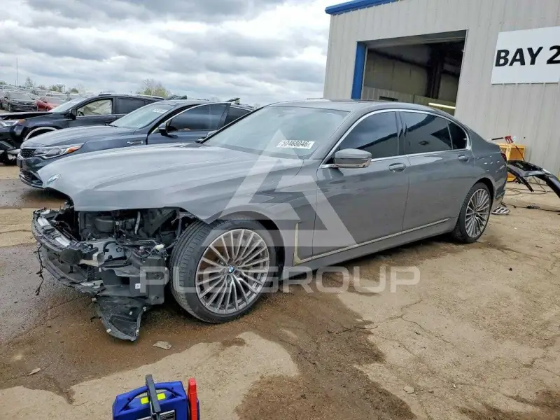 2020 BMW 750 фото