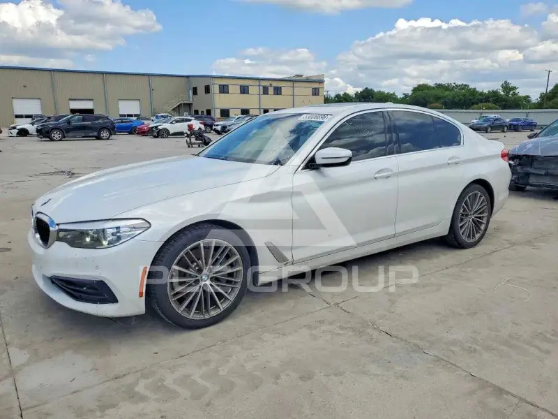 2020 BMW 530 фото