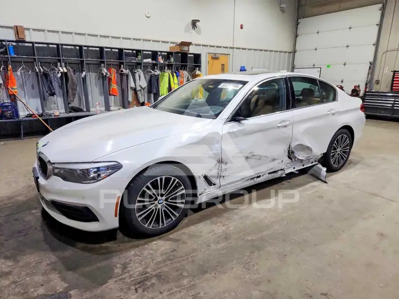 2020 BMW 530 фото