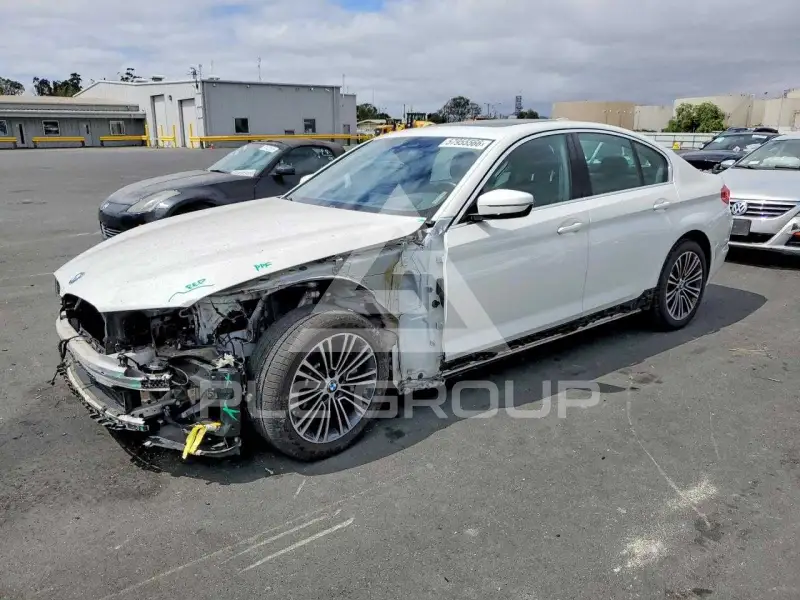 2020 BMW 530 фото