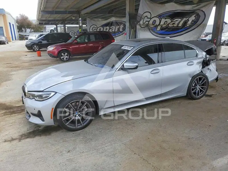 2020 BMW 330 photo