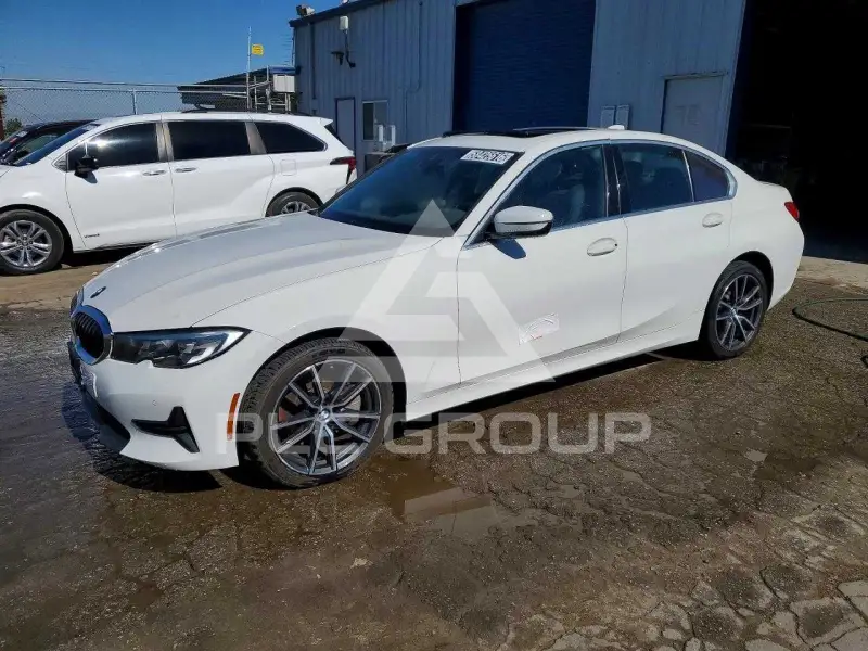 2020 BMW 330 photo