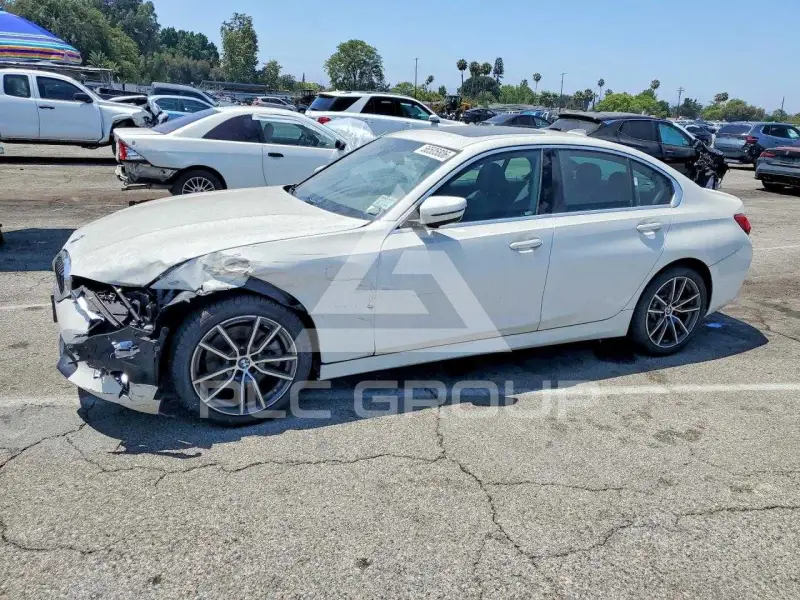 2020 BMW 330 photo