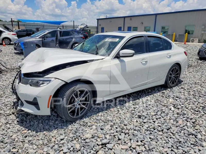 2020 BMW 330 photo