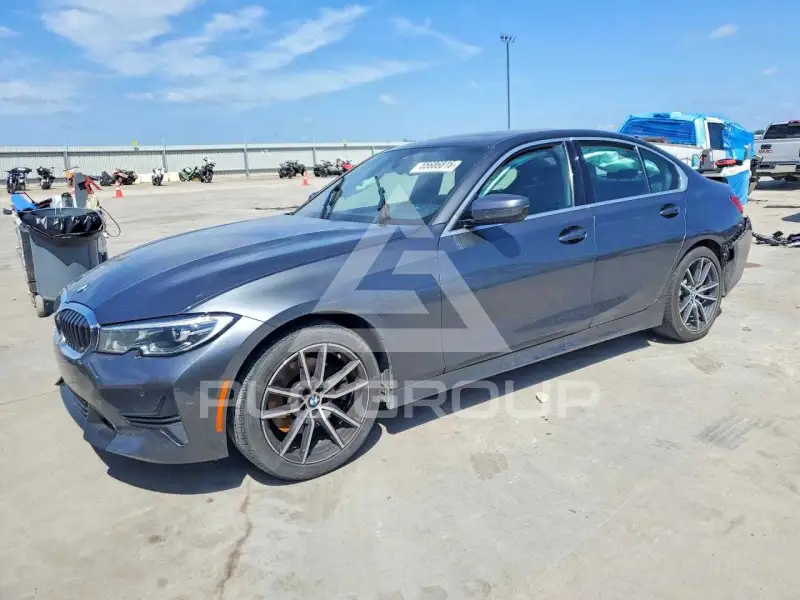 2020 BMW 330 photo