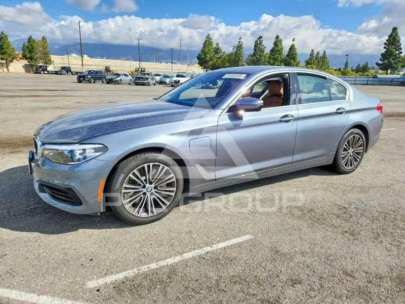 2020 BMW 530 фото