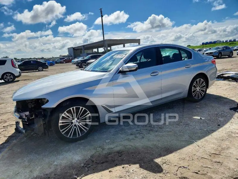 2020 BMW 540 фото