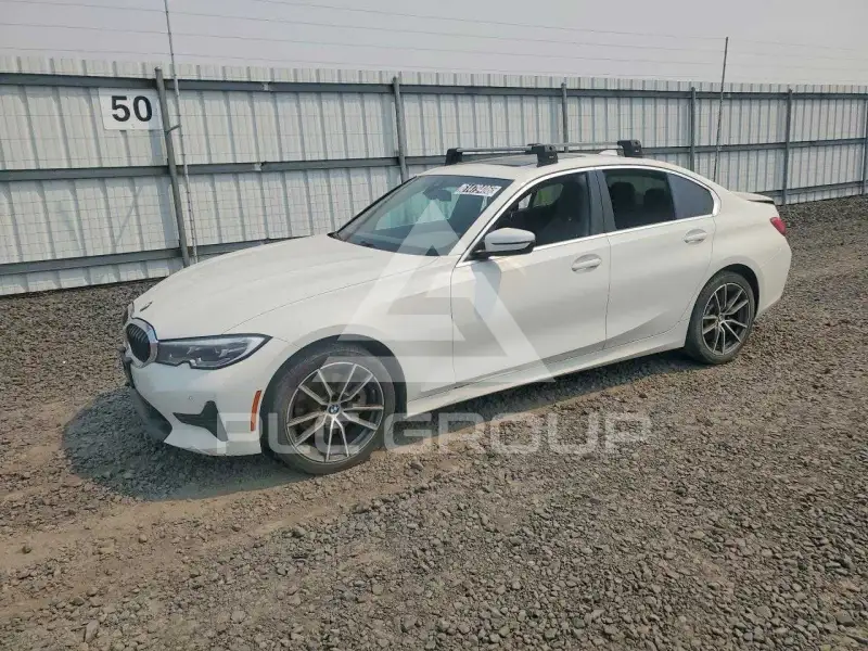 2020 BMW 330 photo