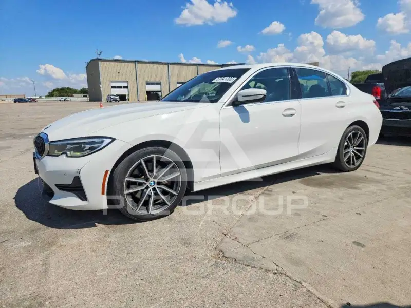 2020 BMW 330 photo