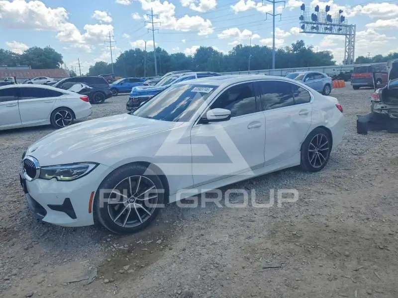 2020 BMW 330 photo