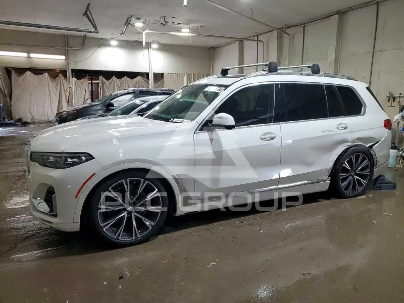 2020 BMW X7 фото