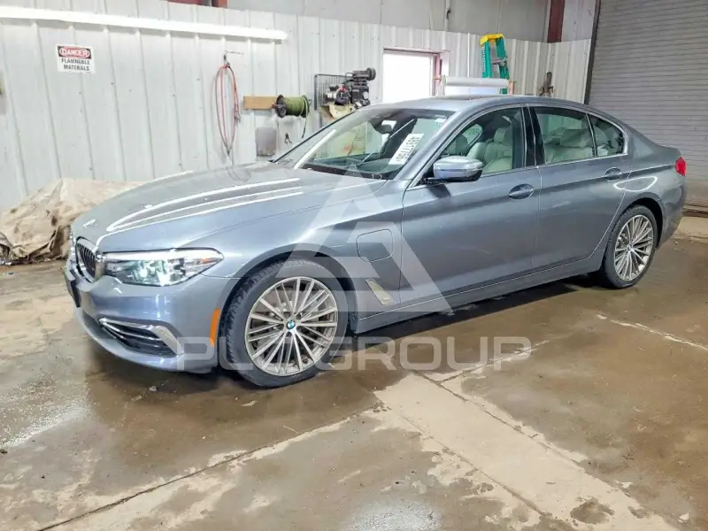 2020 BMW 530 фото