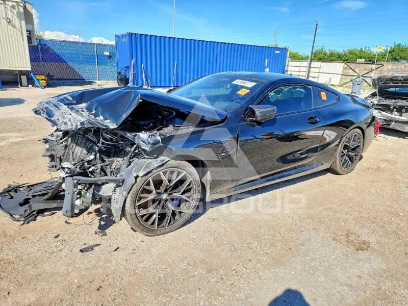 2020 BMW M8 photo
