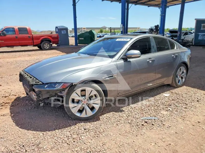 2020 Jaguar XE photo