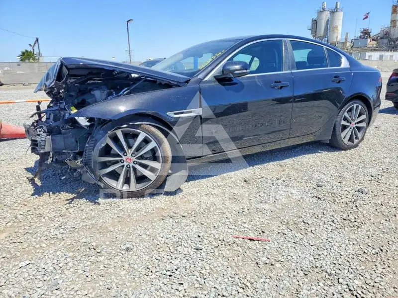 2020 Jaguar XE photo