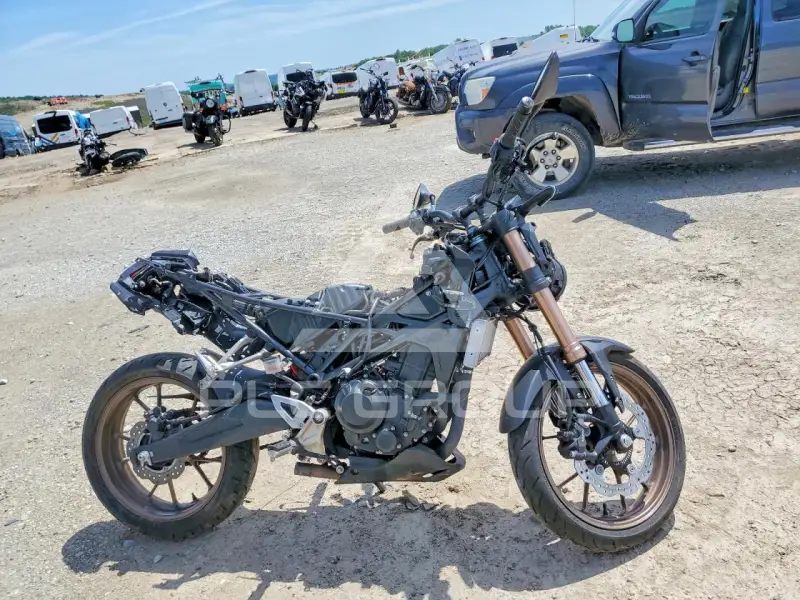 2020 Honda CB photo