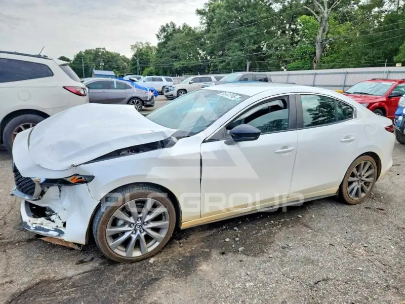 2020 Mazda 3 photo