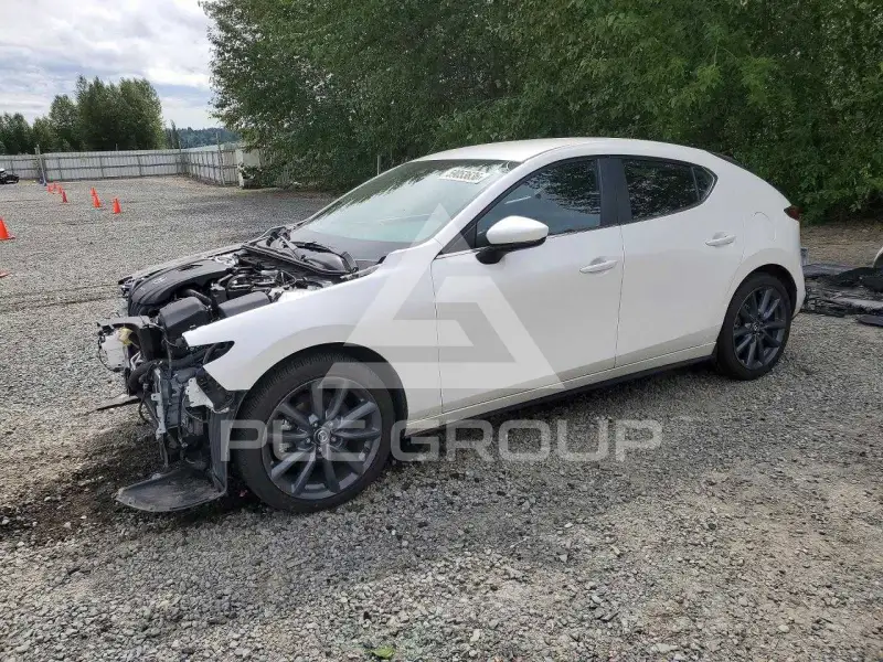 2020 Mazda 3 photo