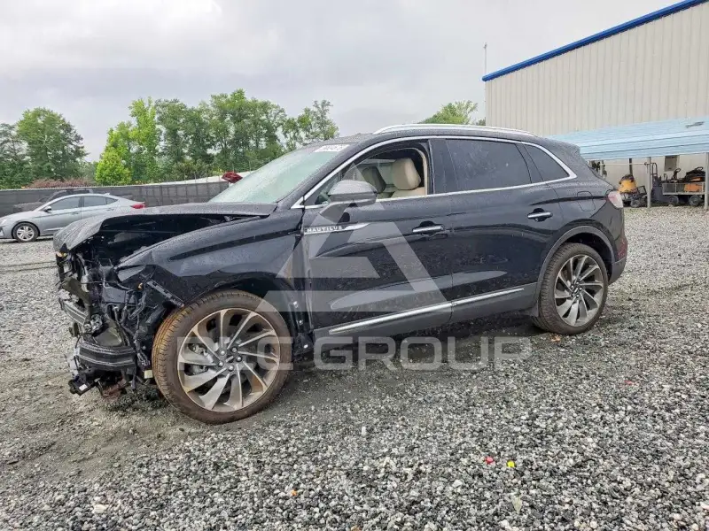 2020 Lincoln NAUTILUS photo