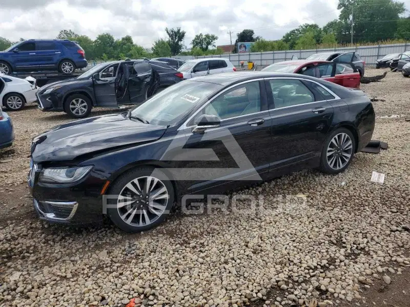 2020 Lincoln MKZ photo