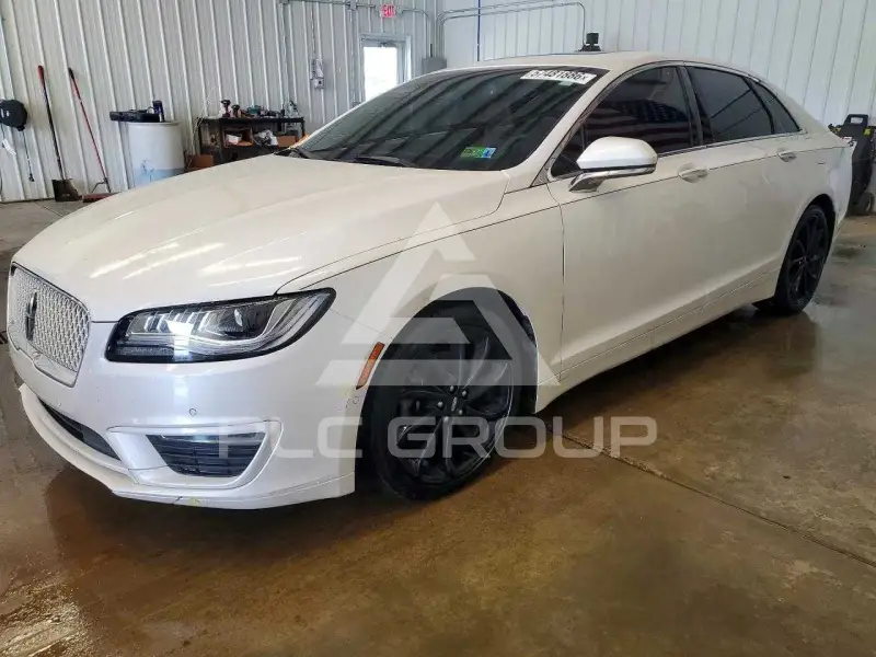 2020 Lincoln MKZ photo