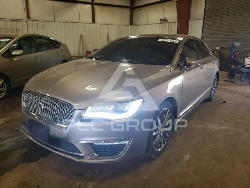 2020 Lincoln MKZ photo