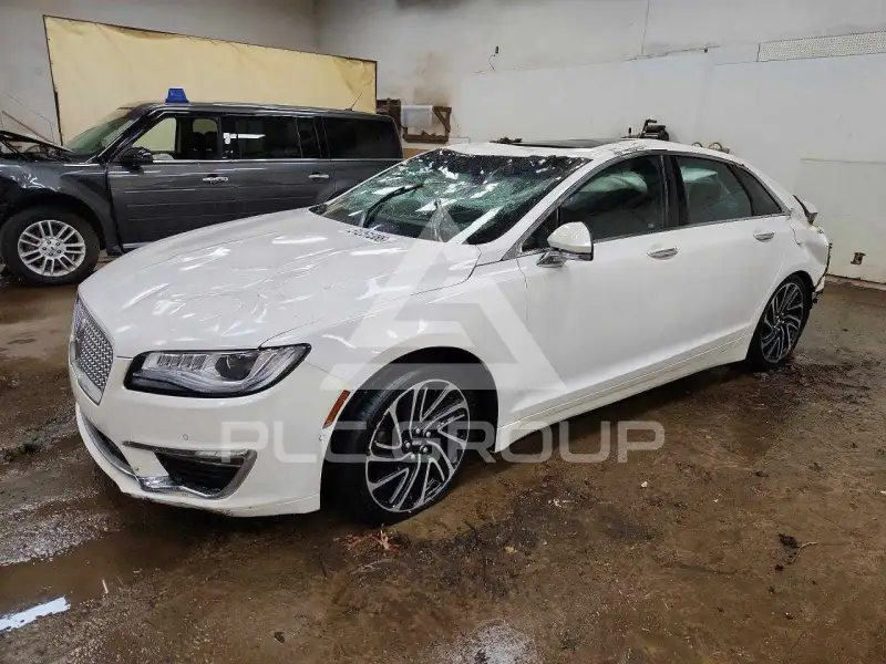 2020 Lincoln MKZ photo